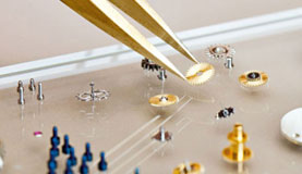 无锡积家指定维修门店打开表壳